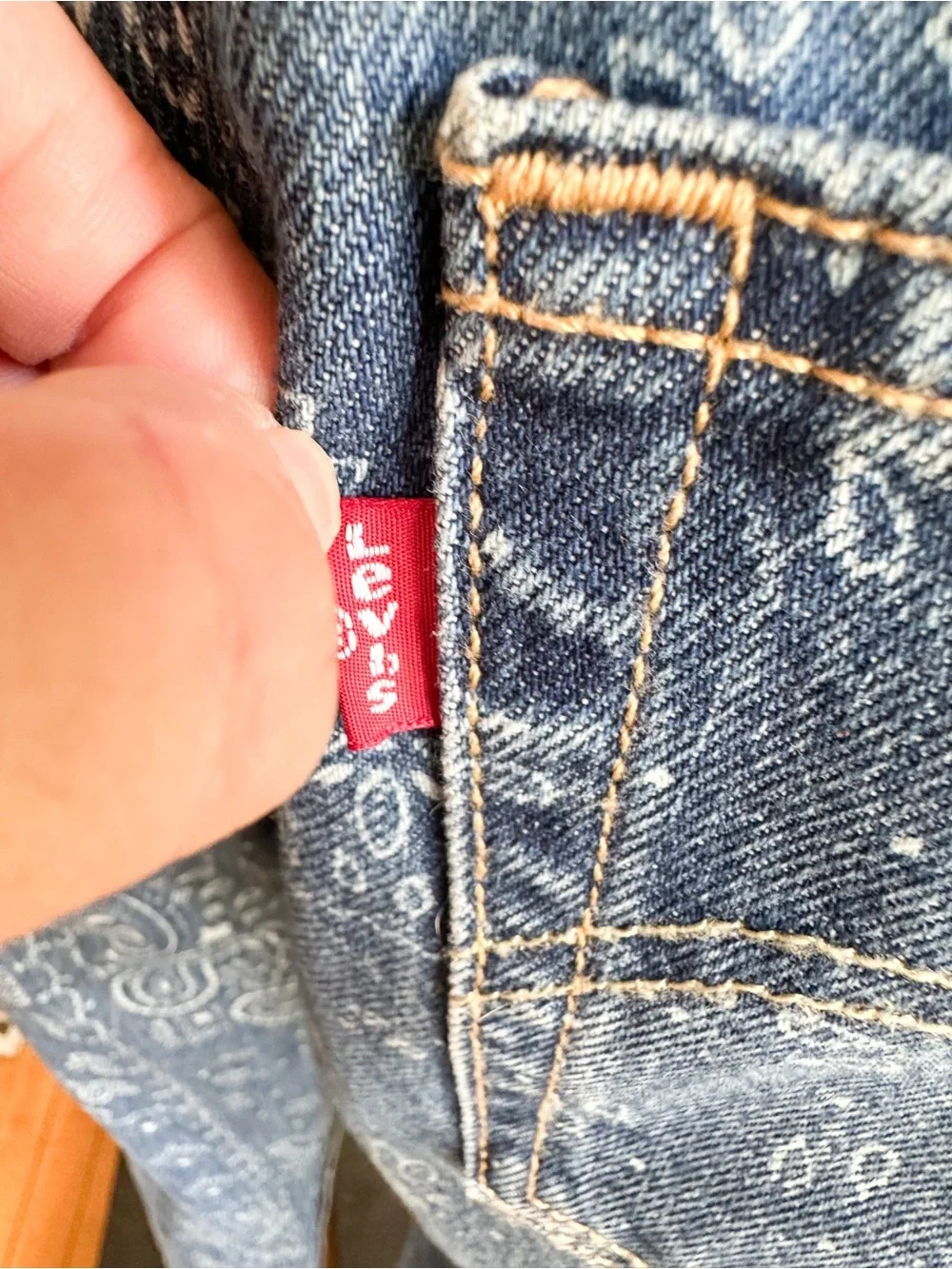 Levi’s 501 Blue Bandana Print Straight-Leg Jeans - Picture 6 of 9